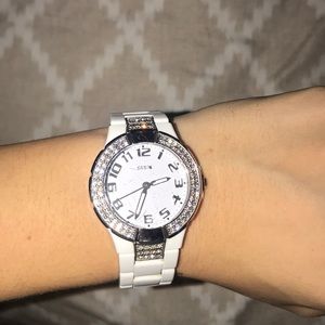 ⚪️ White Guess Women’s Watch